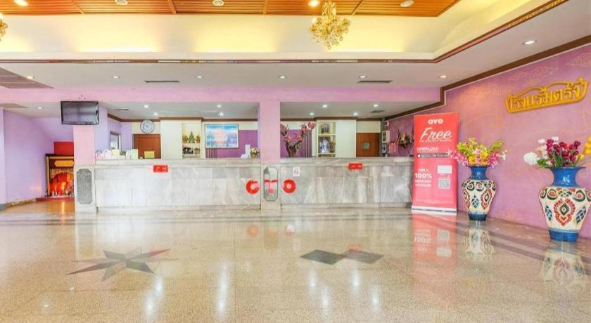 Oyo 565 Trang Hotel Exterior foto
